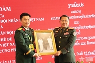 Vietnamese and Lao young officers hold talks